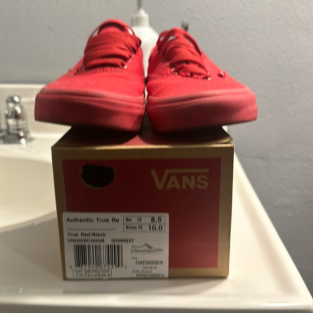 Vans true red/ black authentic 8.5